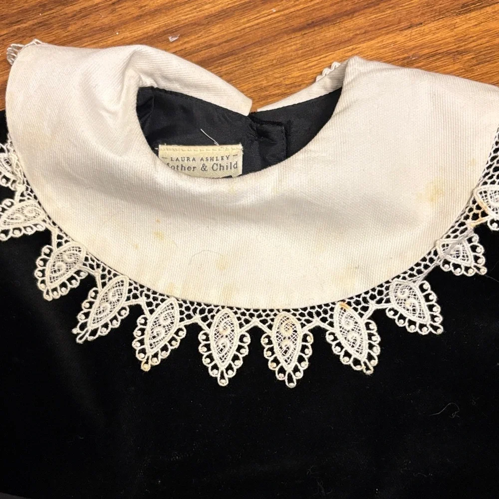 Vintage Laura Ashley Petite Gamine Velvet‎ One Piece w/Lace Collar - size 2.5-3